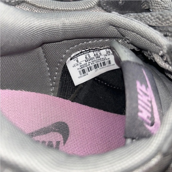 Nike Gennico Sneakers Women’s Sz 9 Light Ash Gray Magenta Lace Up Athletic Shoes - Picture 7 of 8